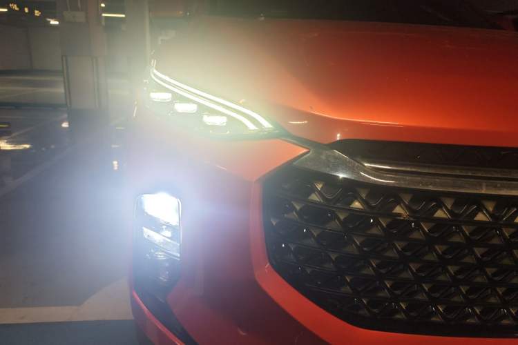 Used SAIC MAXUS D60 2019 1.5T Automatic Luxury Edition 5-seater Right Front Headlight