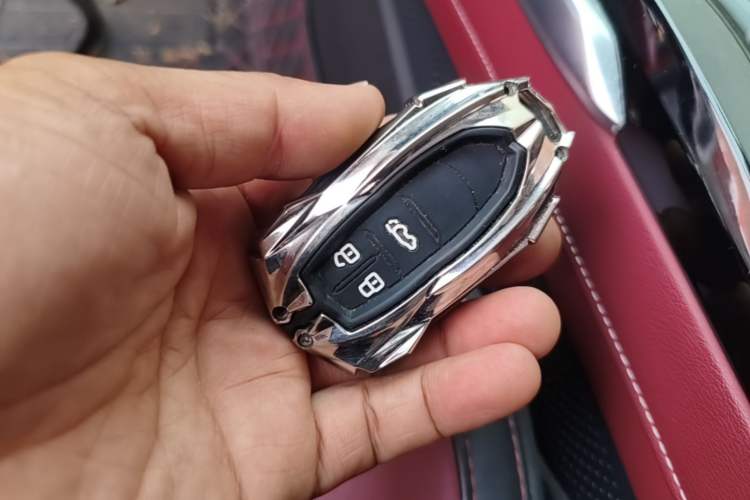 Used SAIC MAXUS D60 2019 1.5T Automatic Smart Enjoyment Version 6 Seats Vehicle Key
