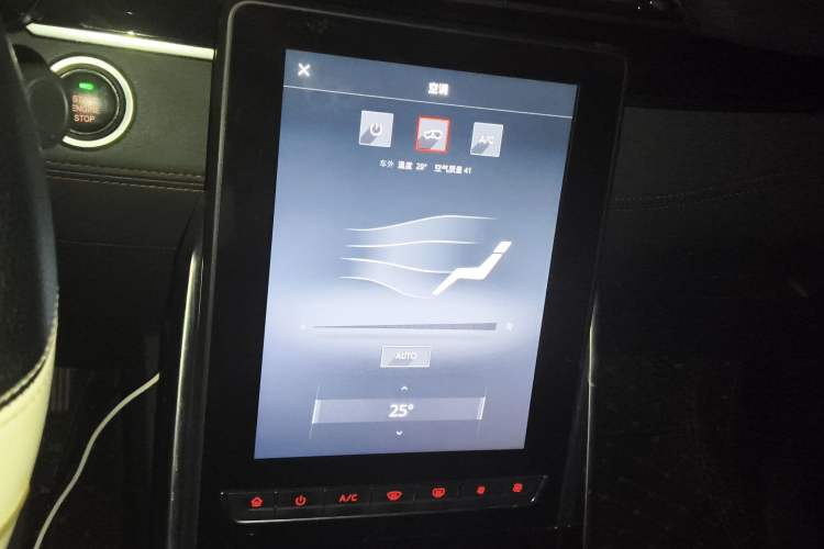 Used SAIC MAXUS D60 2019 1.5T Automatic Trend Edition 5 Seats Audio And AC Panel