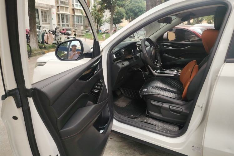 Used SAIC MAXUS D60 2019 1.5T Automatic Smart Enjoyment Version 5 Seats Driver Seat