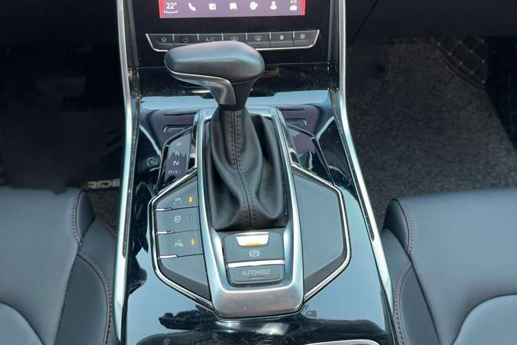 Used SAIC MAXUS D60 2019 1.5T Automatic Comfort Edition 5 Seats Gear Lever