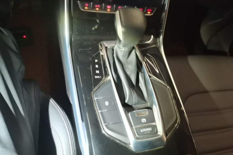 Used SAIC MAXUS D60 2019 1.5T Automatic Geek Entry-Level 5-Seater Gear Lever