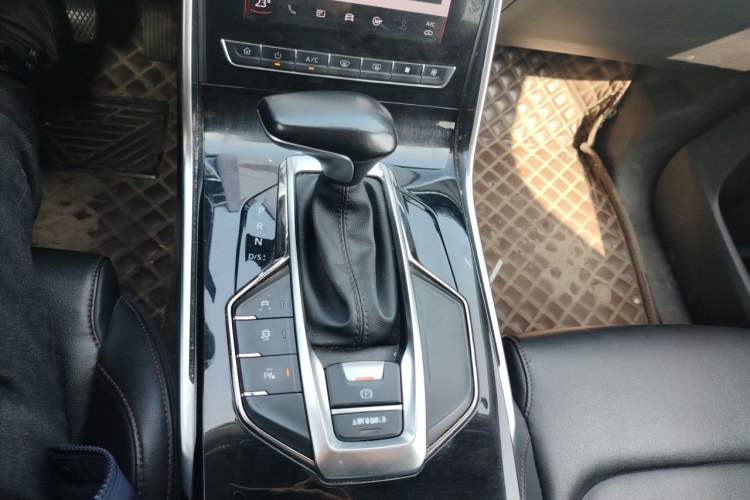 Used SAIC MAXUS D60 2019 1.5T Automatic Comfort Edition 5 Seats Gear Lever