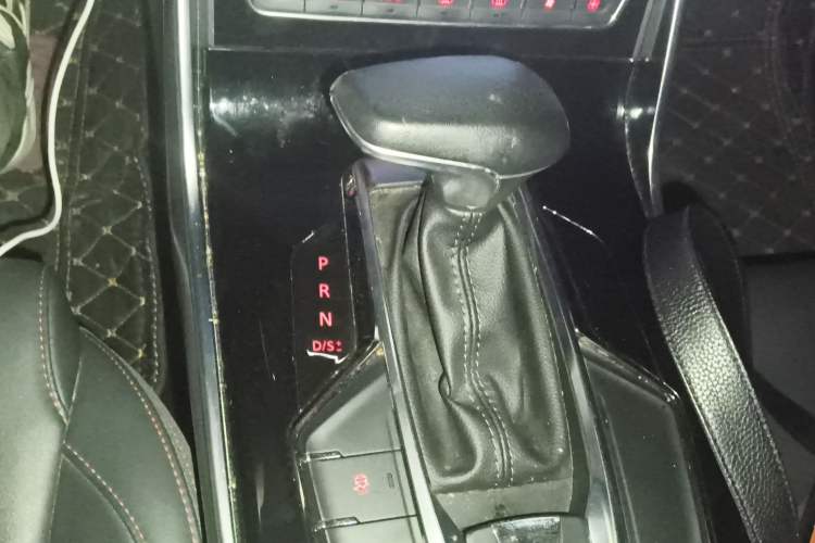 Used SAIC MAXUS D60 2019 1.5T Automatic Trend Edition 5 Seats Gear Lever