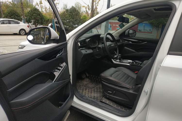 Used SAIC MAXUS D60 2019 1.5T Automatic Enjoyment Edition 7 Seats Interior 2