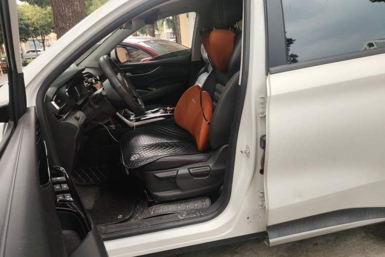 Used SAIC MAXUS D60 2019 1.5T Automatic Smart Enjoyment Version 5 Seats Left Front Seat