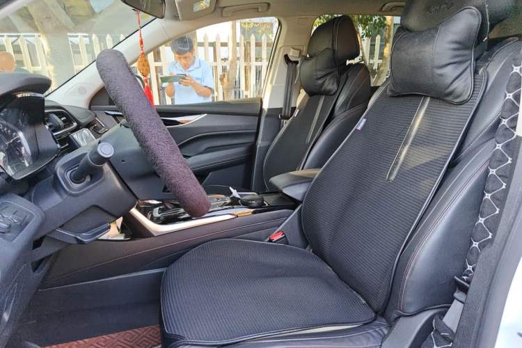 Used SAIC MAXUS D60 2019 1.5T Automatic Smart Enjoyment Version 5 Seats Left Front Seat