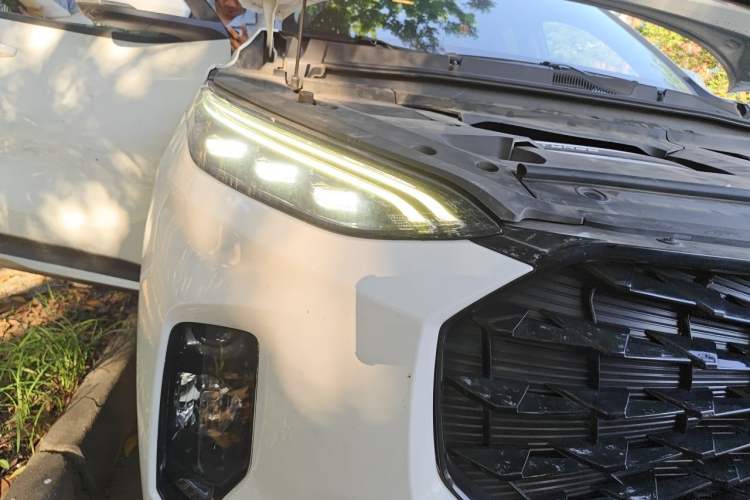 Used SAIC MAXUS D60 2019 1.5T Automatic Smart Enjoyment Version 5 Seats Right Front Headlight