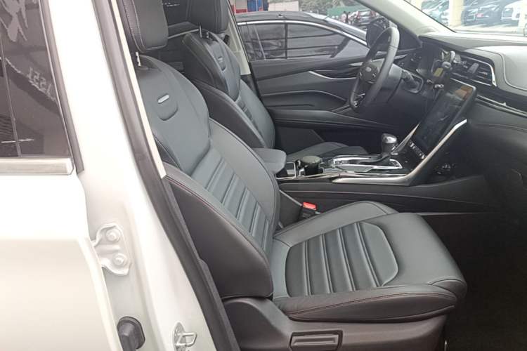 Used SAIC MAXUS D60 2019 1.5T Automatic Trend Edition 5 Seats Right Front Seat