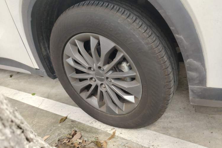 Used SAIC MAXUS D60 2019 1.5T Automatic Smart Enjoyment Version 5 Seats Right Front Wheel Hub