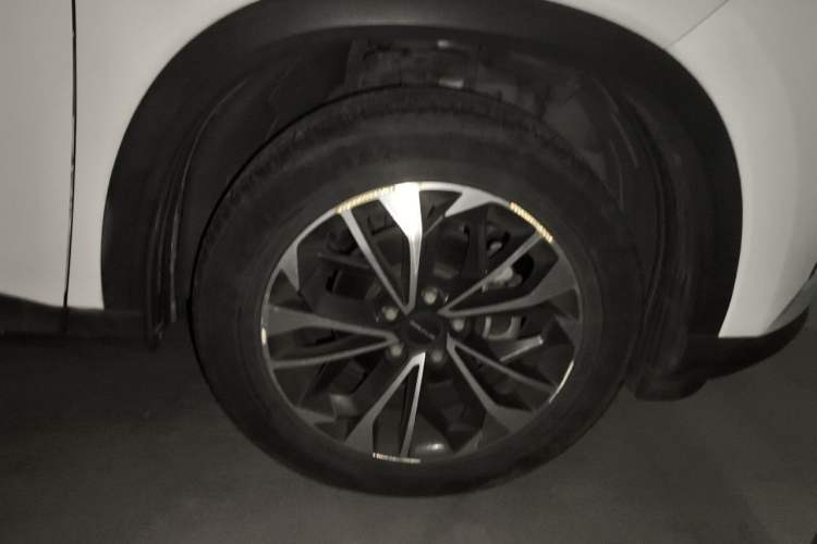 Used SAIC MAXUS D60 2019 1.5T Automatic Trend Edition 5 Seats Right Front Wheel Hub