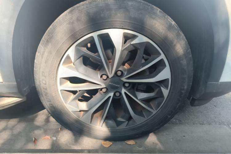 Used SAIC MAXUS D60 2019 1.5T Automatic Comfort Edition 5 Seats Right Front Wheel Hub