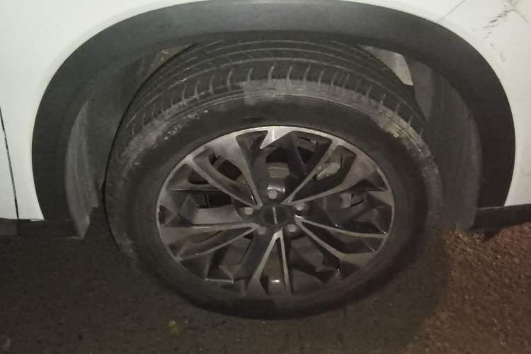 Used SAIC MAXUS D60 2019 1.5T Automatic Trend Edition 5 Seats Right Front Wheel Hub