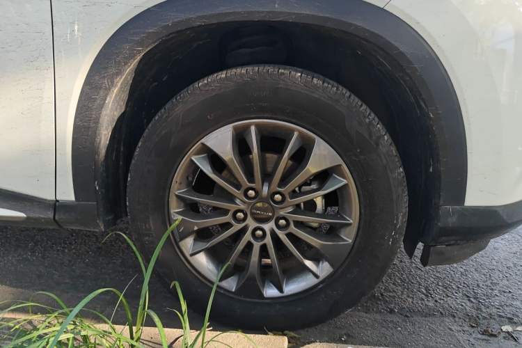 Used SAIC MAXUS D60 2019 1.5T Automatic Smart Enjoyment Version 5 Seats Right Front Wheel Hub