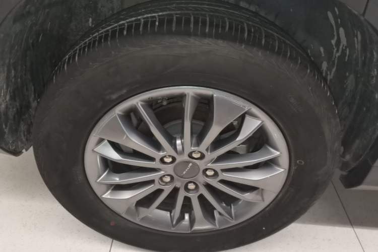 Used SAIC MAXUS D60 2019 1.5T Automatic Geek Entry-Level 5-Seater Right Rear Wheel Hub