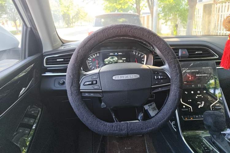 Used SAIC MAXUS D60 2019 1.5T Automatic Smart Enjoyment Version 5 Seats Steering Wheel