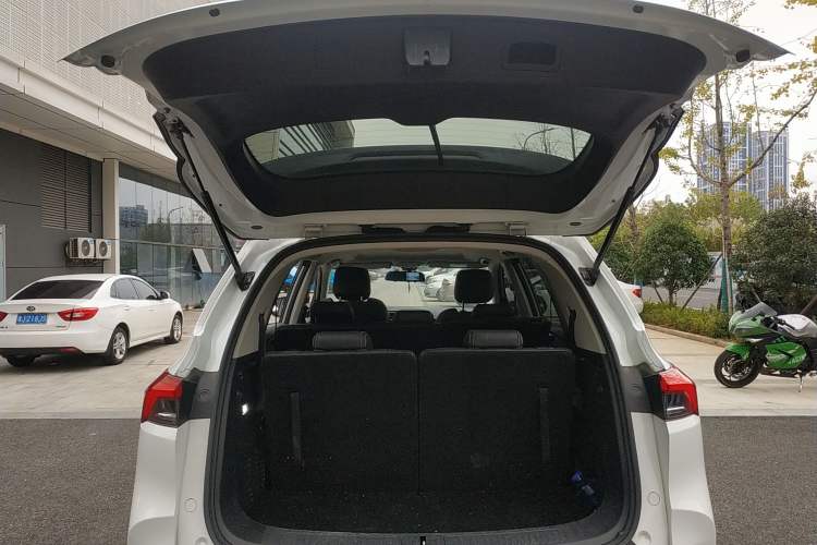 Used SAIC MAXUS D60 2019 1.5T Automatic Enjoyment Edition 7 Seats Trunk
