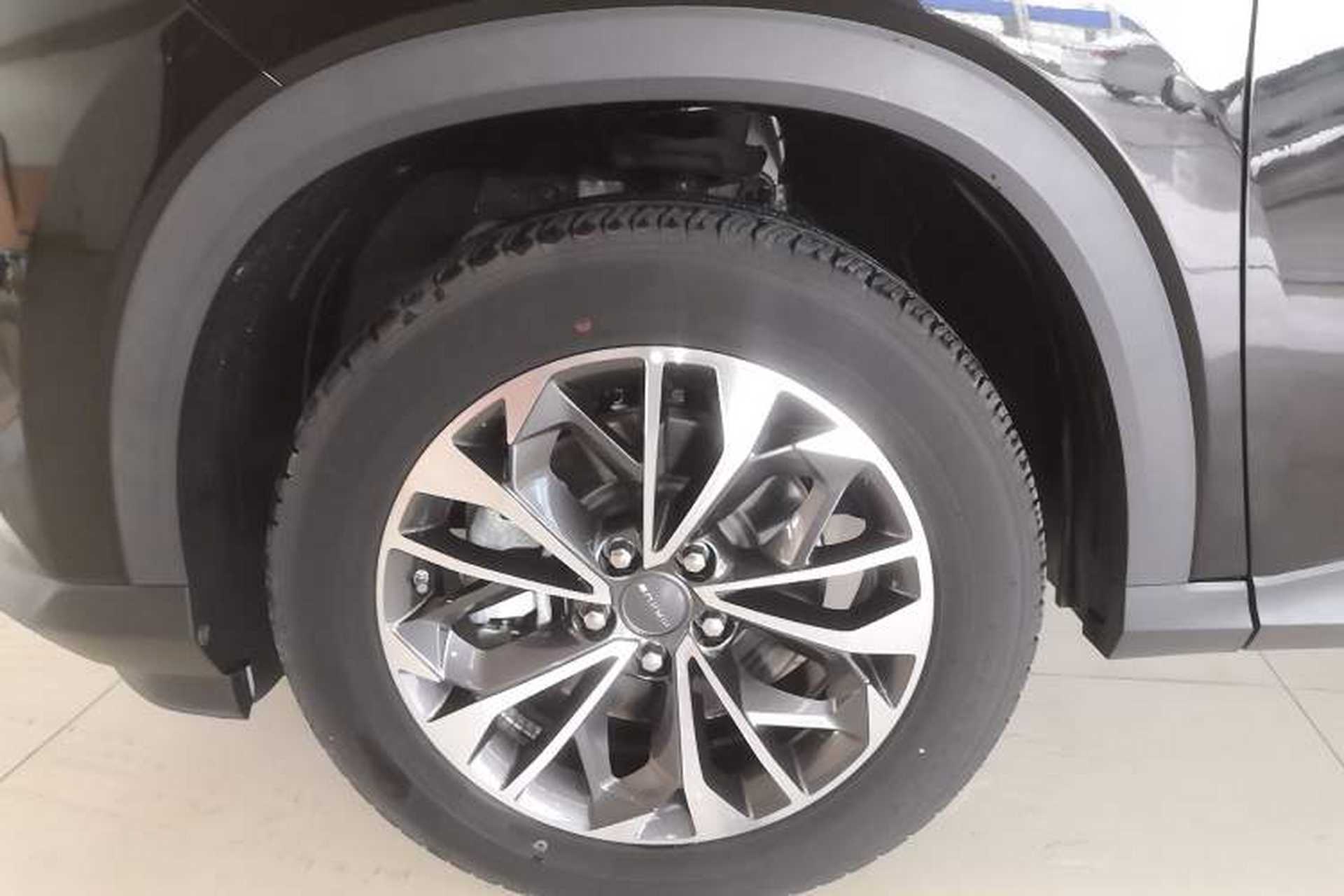 Used SAIC MAXUS D60 2022 1.5T Automatic Smart Enjoyment Version 5 Seats Left Front Wheel Hub