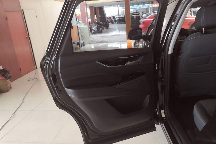 Used SAIC MAXUS D60 2022 1.5T Automatic Smart Enjoyment Version 5 Seats Left Rear Door Interior
