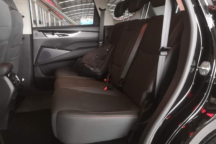 Used SAIC MAXUS D60 2022 1.5T Automatic Smart Enjoyment Version 5 Seats Left Rear Seat