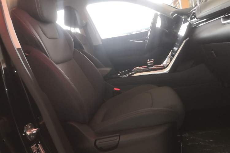 Used SAIC MAXUS D60 2022 1.5T Automatic Smart Enjoyment Version 5 Seats Right Front Seat