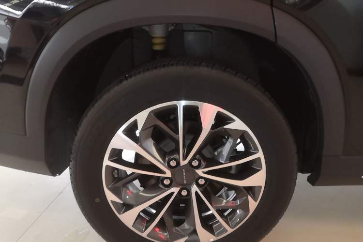 Used SAIC MAXUS D60 2022 1.5T Automatic Smart Enjoyment Version 5 Seats Right Rear Wheel Hub