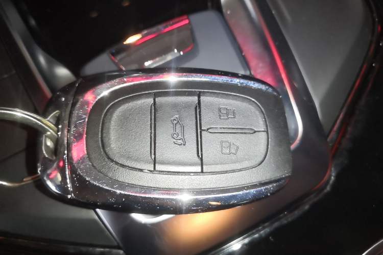 Used SAIC MAXUS D60 2022 1.5T Automatic Smart Enjoyment Version 5 Seats Vehicle Key