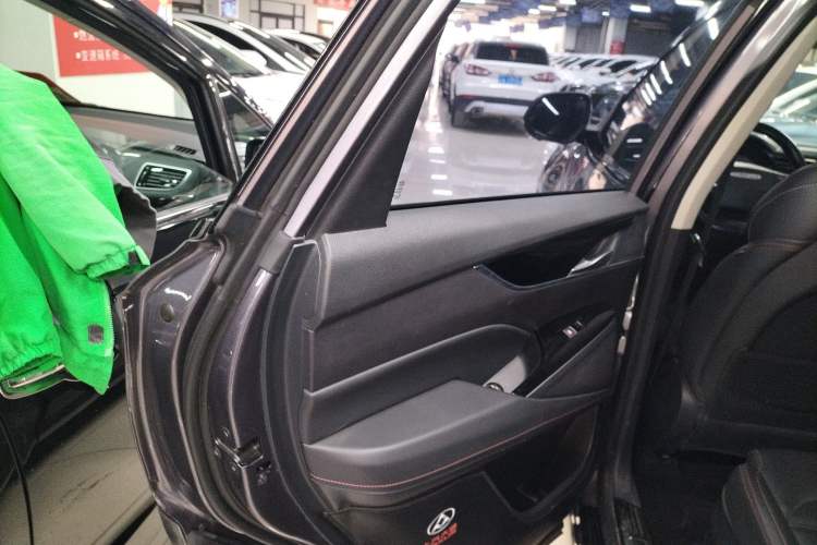 Used SAIC MAXUS D60 2022 1.5T Automatic Enjoyment Edition 6 Seats Left Rear Door Interior