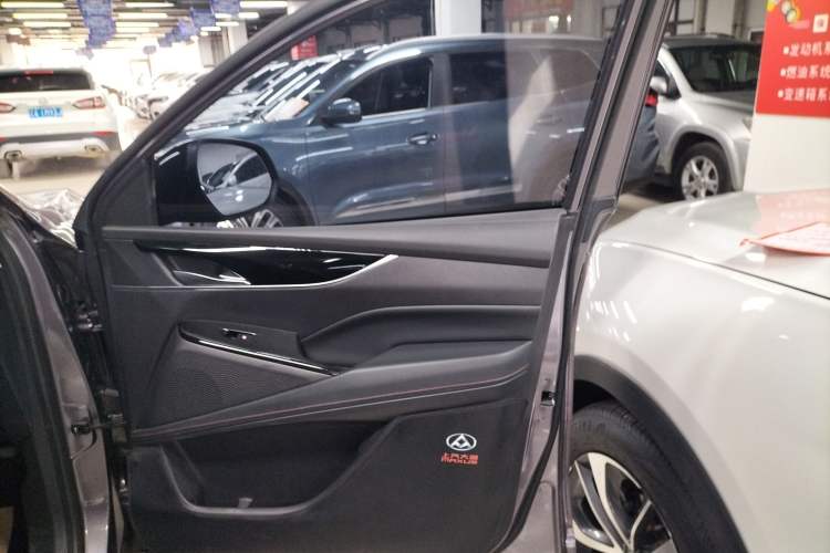 Used SAIC MAXUS D60 2022 1.5T Automatic Enjoyment Edition 6 Seats Right Front Door Interior