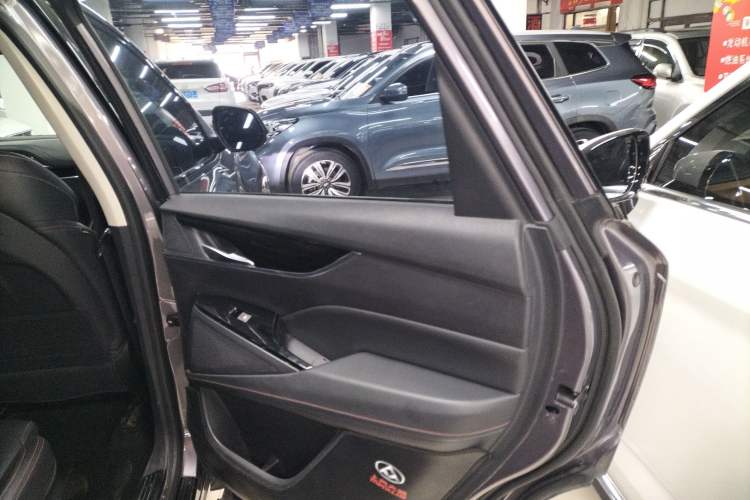 Used SAIC MAXUS D60 2022 1.5T Automatic Enjoyment Edition 6 Seats Right Rear Door Interior