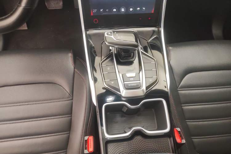 Used SAIC MAXUS D60 2022 1.5T Automatic Trendy Version 6-Seater Gear Lever