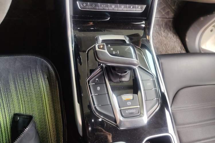 Used SAIC MAXUS D60 2022 1.5T Automatic Luxury Edition 5 Seats Gear Lever