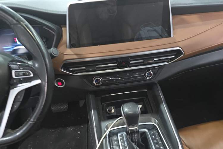 Used SAIC MAXUS D90 2017 2.0T Automatic All-Wheel Drive Polaris Audio And AC Panel