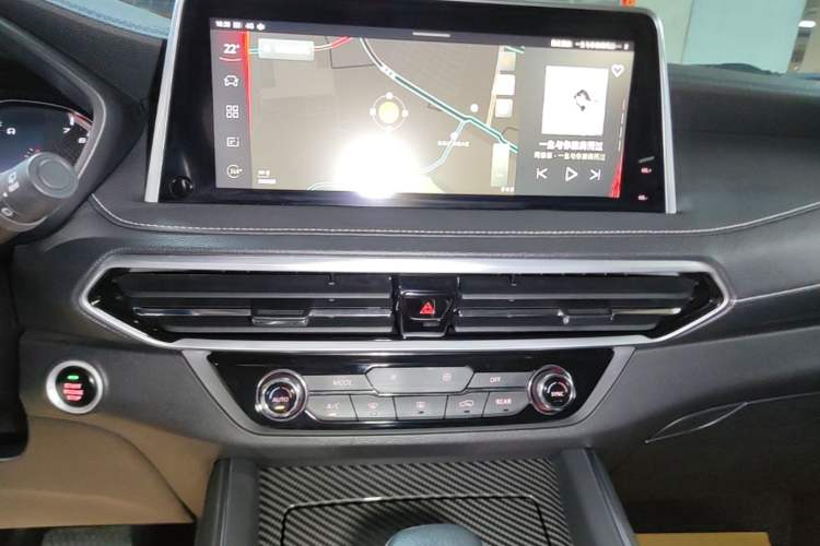 Used SAIC MAXUS D90 2017 2.0T Automatic All-Wheel Drive Sirius Audio And AC Panel