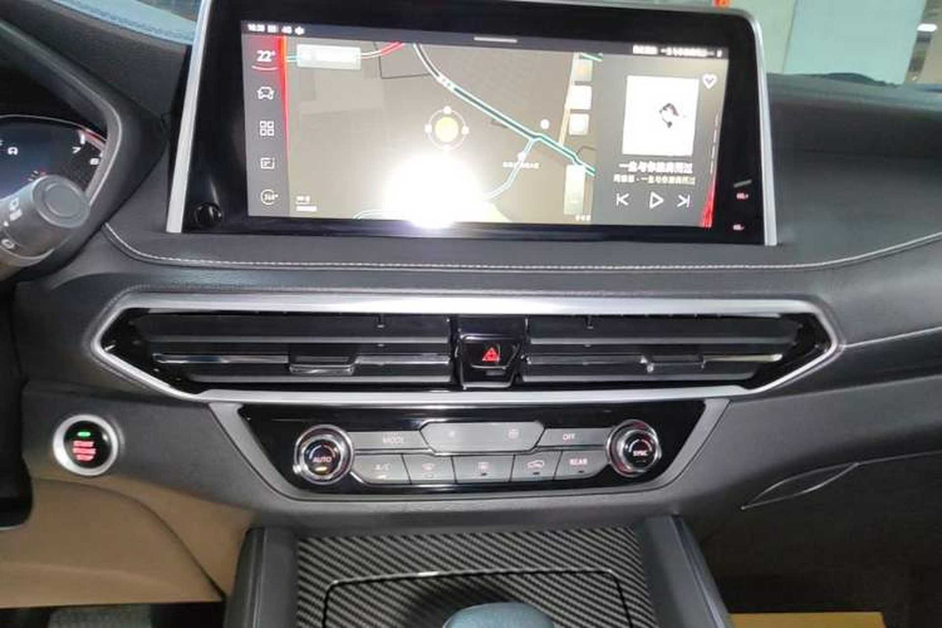 Used SAIC MAXUS D90 2017 2.0T Automatic All-Wheel Drive Sirius Audio And AC Panel
