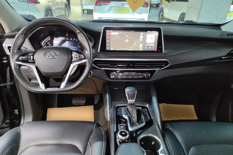 Used SAIC MAXUS D90 2017 2.0T Automatic All-Wheel Drive Sirius Center Console