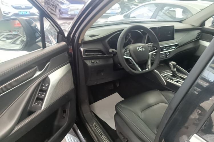 Used SAIC MAXUS D90 2017 2.0T Automatic Two-Wheel Drive - Uranus Driver Seat