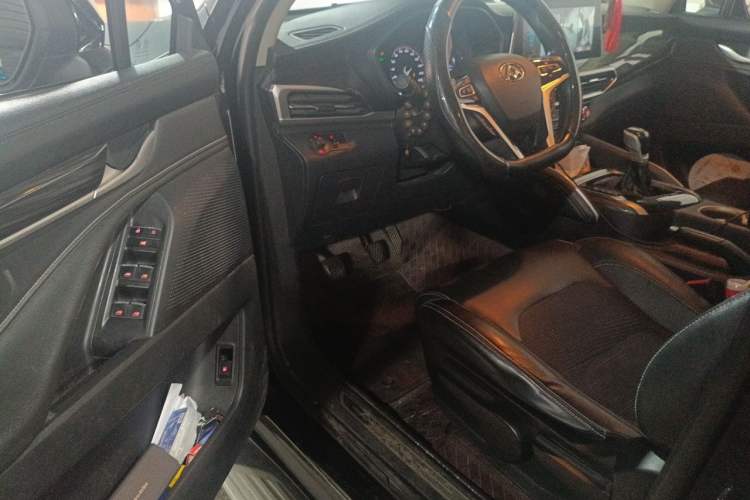 Used SAIC MAXUS D90 2017 2.0T Manual 4x4 Neptune Driver Seat