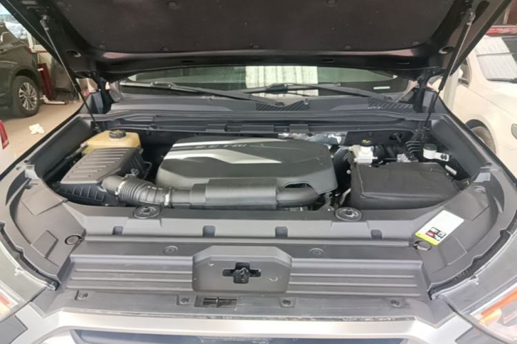 Used SAIC MAXUS D90 2017 2.0T Automatic Two-Wheel Drive - Uranus Engine Bay