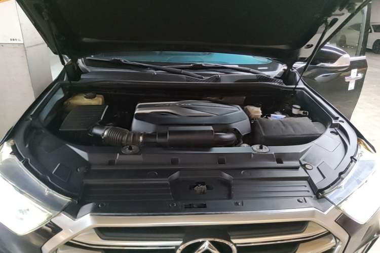 Used SAIC MAXUS D90 2017 2.0T Automatic All-Wheel Drive Sirius Engine Bay
