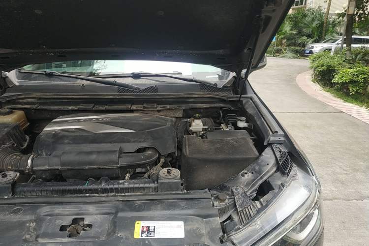 Used SAIC MAXUS D90 2017 2.0T Automatic Two-Wheel Drive Mercury Engine Bay Left