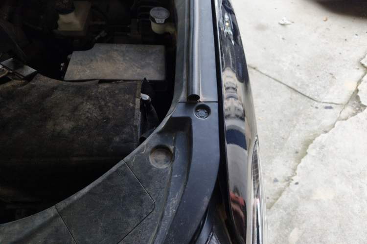 Used SAIC MAXUS D90  Engine Bay Left