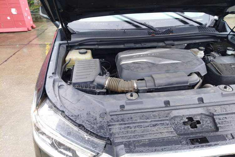 Used SAIC MAXUS D90 2017 2.0T Automatic All-Wheel Drive Sirius Engine Bay Right