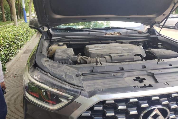 Used SAIC MAXUS D90 2017 2.0T Automatic All-Wheel Drive Sirius Engine Bay Right