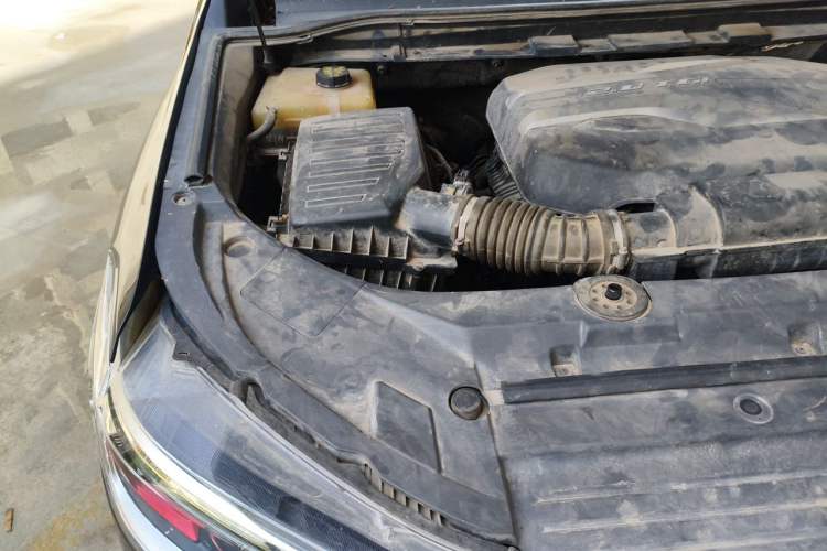 Used SAIC MAXUS D90 2017 2.0T Automatic All-Wheel Drive Sirius Engine Bay Right