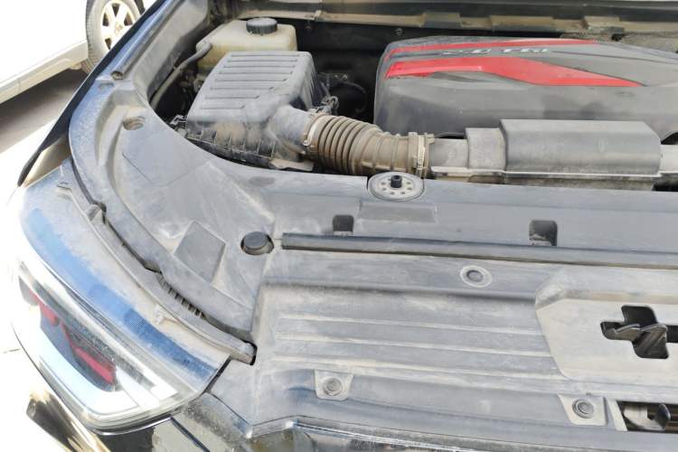 Used SAIC MAXUS D90 2017 2.0T Automatic All-Wheel Drive Sirius Engine Bay Right