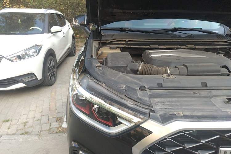 Used SAIC MAXUS D90  Engine Bay Right