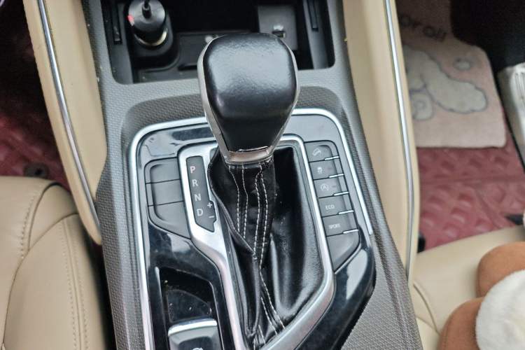 Used SAIC MAXUS D90 2017 2.0T Automatic Two-Wheel Drive - Uranus Gear Lever