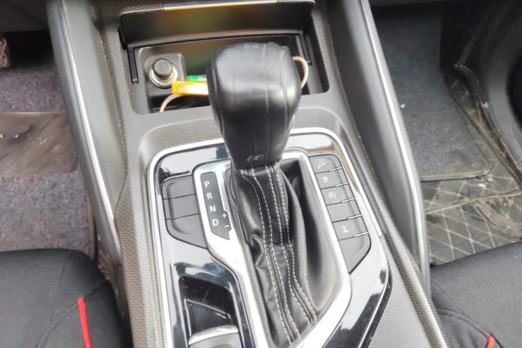 Used SAIC MAXUS D90 2017 2.0T Automatic All-Wheel Drive Sirius Gear Lever