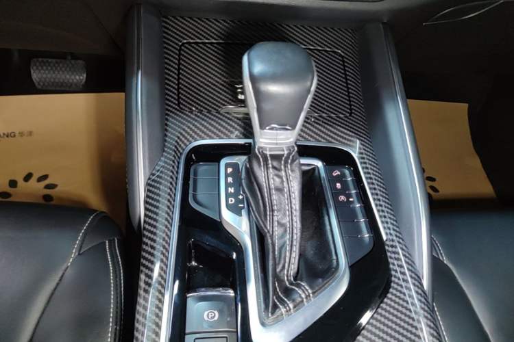 Used SAIC MAXUS D90 2017 2.0T Automatic All-Wheel Drive Sirius Gear Lever